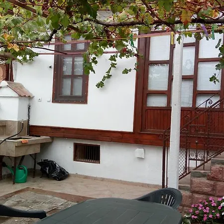 Izvora Pensión *